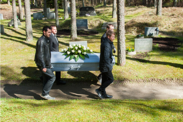 Puusärgi kandjad