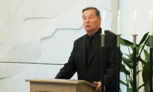 Matusekõneleja, eesti keeles, vaimulik