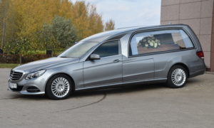 Matuseauto Mercedes-Benz Silver