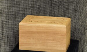 Urn tammepuidust - E002