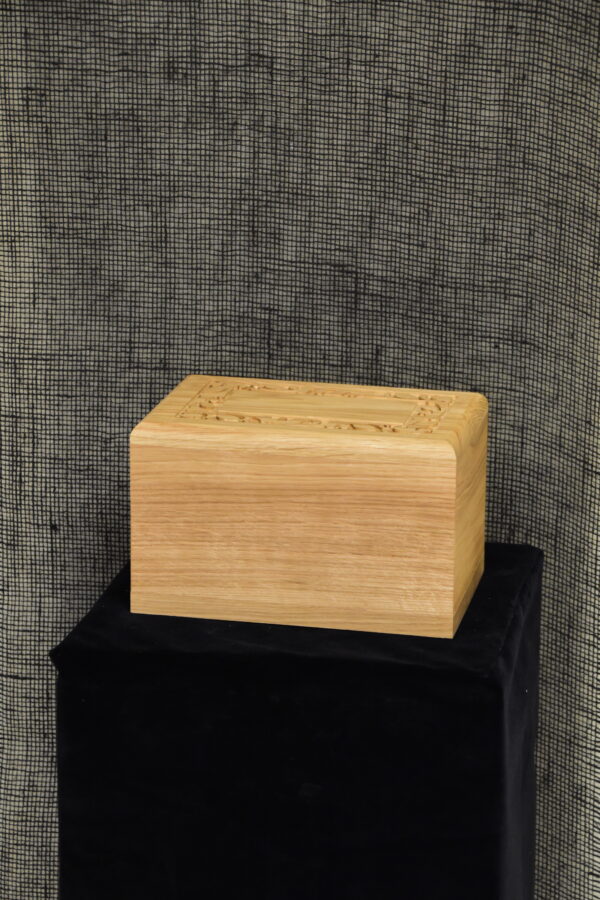Urn tammepuidust - E002