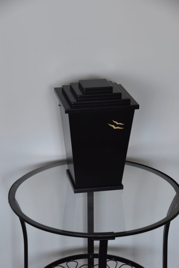 Urn D104B